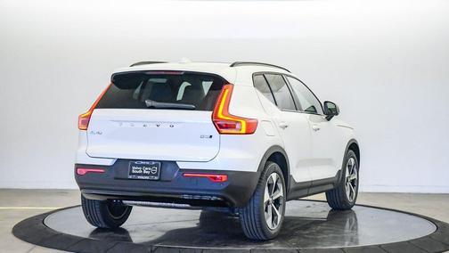 2026 Volvo XC40 Plus, B5 AWD Gas (mild hybrid), Dark