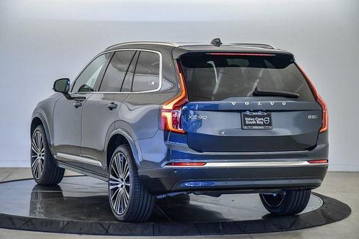 2025 Volvo XC90 B5 Core