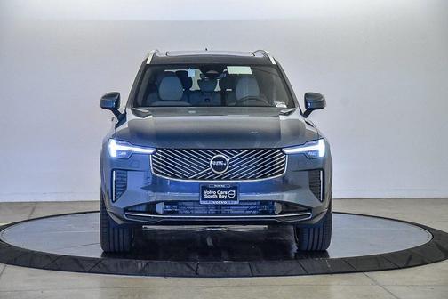 2025 Volvo XC90 B5 Core