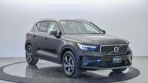 2025 Volvo XC40 B5 Core Bright Theme