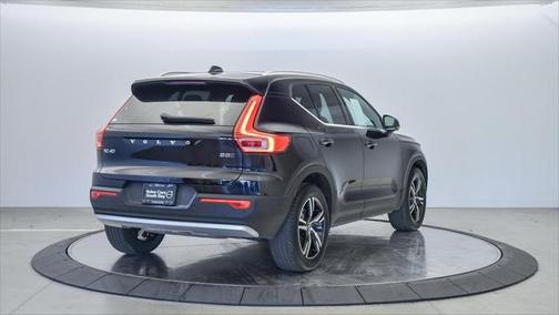 2025 Volvo XC40 B5 Core Bright Theme
