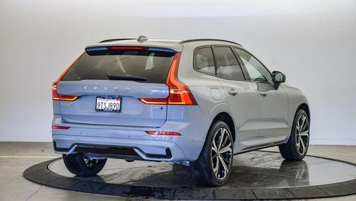2025 Volvo XC60 B5 Ultra