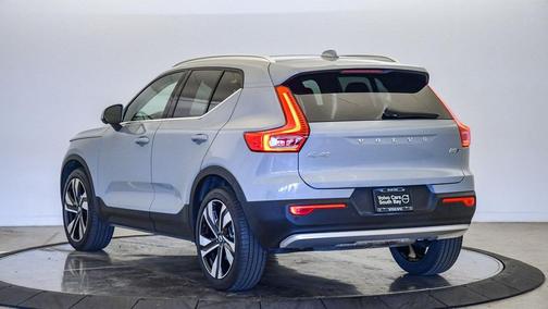 2025 Volvo XC40 B5 Plus Bright Theme