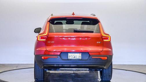 2025 Volvo XC40 B5 Ultra Dark Theme