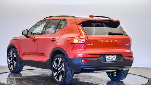 2025 Volvo XC40 B5 Ultra Dark Theme