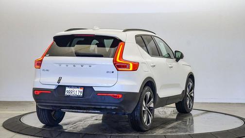 2025 Volvo XC40 B5 Plus Dark Theme