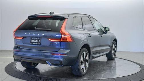 2025 Volvo XC60 Plug-In Hybrid T8 Plus