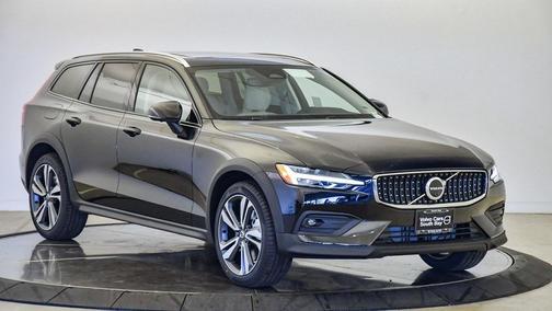 2026 Volvo V60 Cross Country B5 Plus