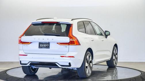 2025 Volvo XC60 Plug-In Hybrid T8 Plus