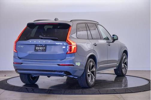 2023 Volvo XC90 Recharge Plug-In Hybrid T8 Plus Dark Theme 7-Seater