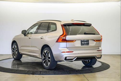 Bright Dusk Metallic 2026 Volvo XC60 B5 Plus