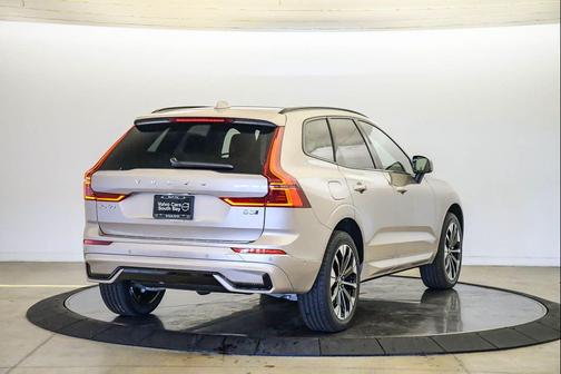 Bright Dusk Metallic 2026 Volvo XC60 B5 Plus