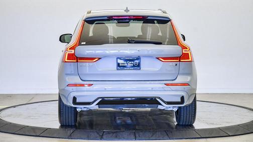2024 Volvo XC60 B5 Plus Dark Theme