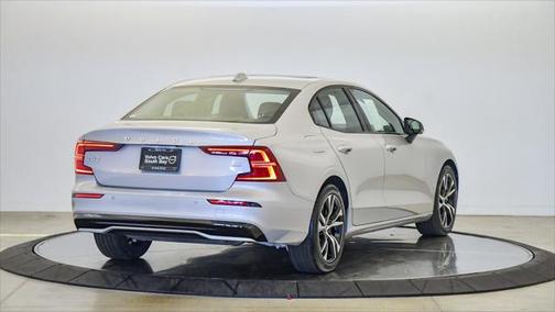 2024 Volvo S60 B5 Core Dark Theme