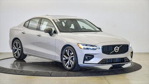 2024 Volvo S60 B5 Core Dark Theme