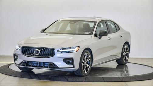 2024 Volvo S60 B5 Core Dark Theme