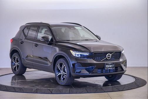 2026 Volvo XC40 B5 Core