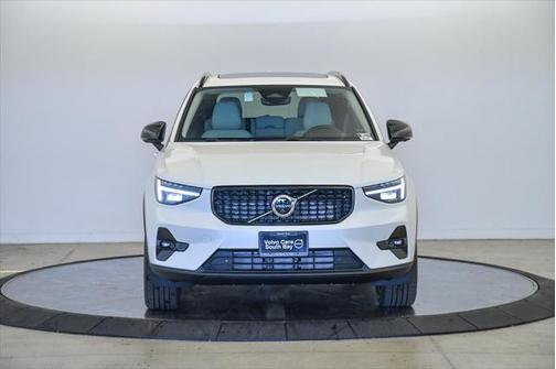 2025 Volvo XC40 B5 Plus Dark Theme