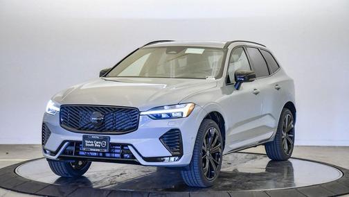 2026 Volvo XC60 B5 Ultra Black Edition