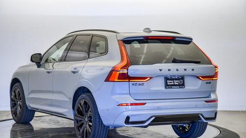 2026 Volvo XC60 B5 Ultra Black Edition