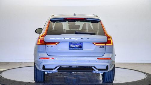 2026 Volvo XC60 B5 Ultra Black Edition