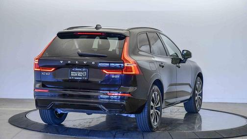 2025 Volvo XC60 B5 Plus