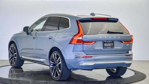 2023 Volvo XC60 B5 Ultimate Bright Theme