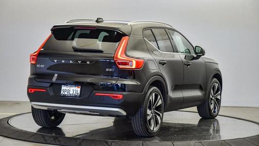 2025 Volvo XC40 B5 Plus Bright Theme