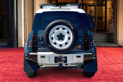 2025 Land Rover Defender 110 P300