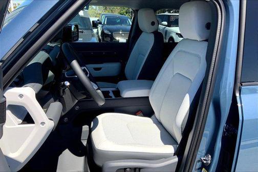 2025 Land Rover Defender 110 P300