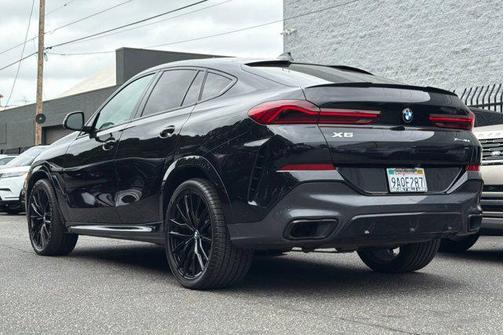 Black Sapphire Metallic 2022 BMW X6 xDrive40i