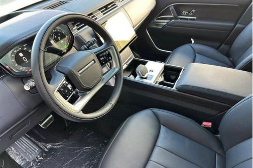 2026 Land Rover Range Rover P550e SE