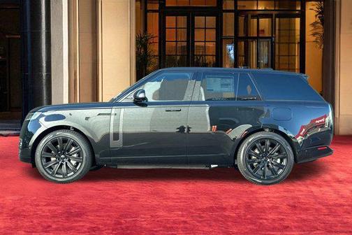 2026 Land Rover Range Rover P550e SE