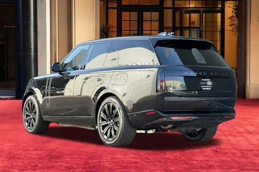 2026 Land Rover Range Rover P550e SE