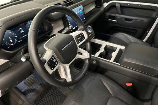 2025 Land Rover Defender 110 P300