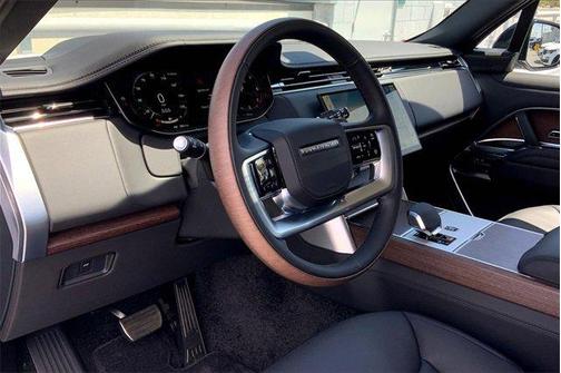2025 Land Rover Range Rover P400 SE