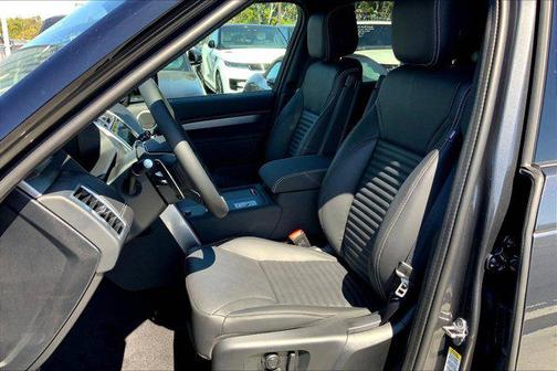 2025 Land Rover Discovery P300 Dynamic SE