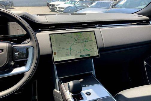 2025 Land Rover Range Rover P530 SE
