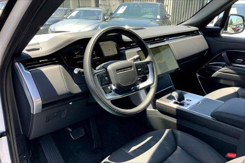 2025 Land Rover Range Rover P530 SE