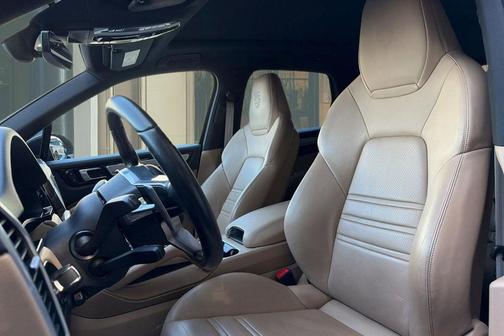 Black 2022 Porsche Cayenne Cayenne E-Hybrid