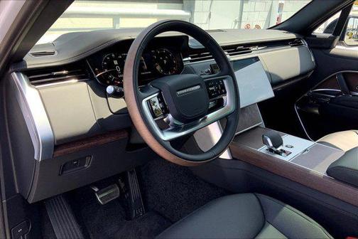 2025 Land Rover Range Rover P400 SE