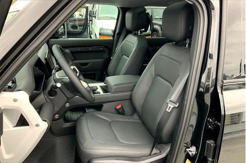 2025 Land Rover Defender 130 P400 S