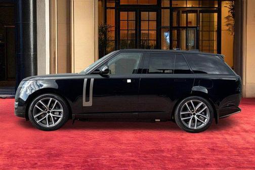 Santorini Black 2026 Land Rover Range Rover P550e SE