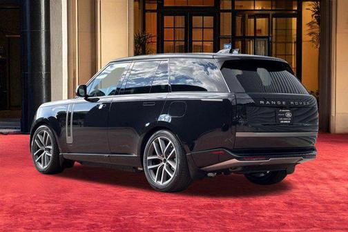 Santorini Black 2026 Land Rover Range Rover P550e SE