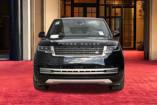 Santorini Black 2026 Land Rover Range Rover P550e SE