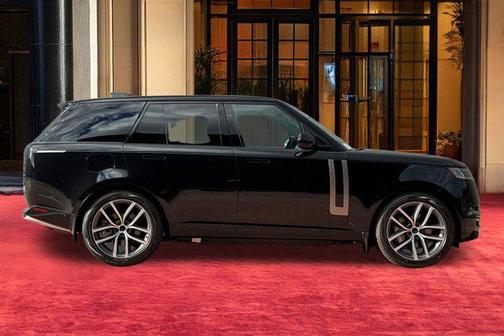 Santorini Black 2026 Land Rover Range Rover P550e SE