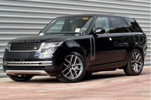 Santorini Black 2026 Land Rover Range Rover P550e SE
