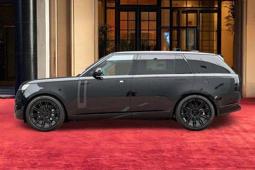 Santorini Black 2026 Land Rover Range Rover P400 SE 7 Seat
