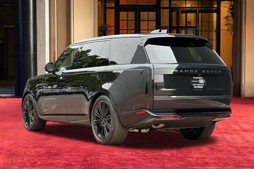 Santorini Black 2026 Land Rover Range Rover P400 SE 7 Seat