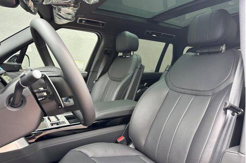 Santorini Black 2026 Land Rover Range Rover P400 SE 7 Seat